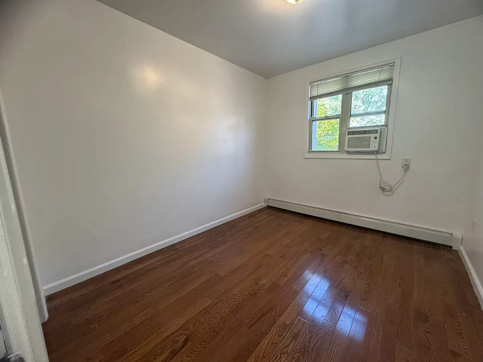 4 bed, 1100 sqft, $3,200 — Photo 3