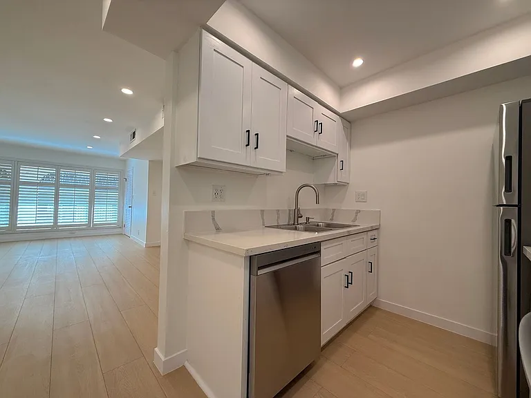 1120 N Flores St #5 — Photo 6
