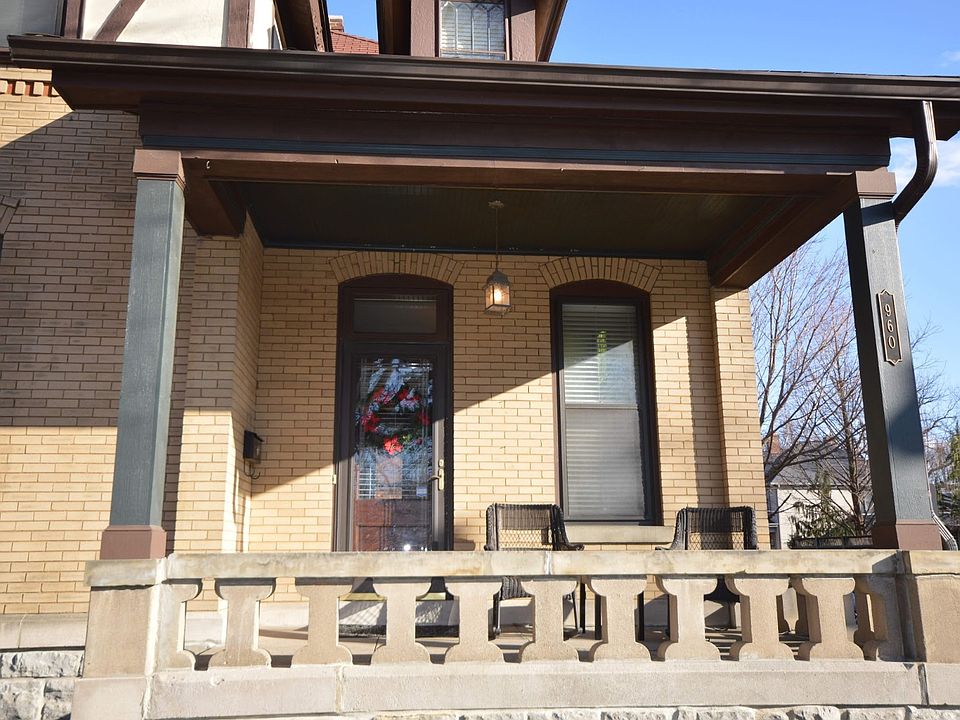 Front porch facing Schiller Park.