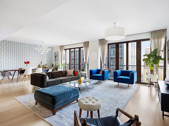 2nd image of 210 W 77th St #11W