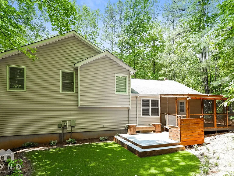 1359 Lakeview Pkwy — Photo 15