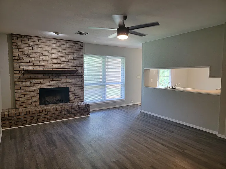 2817 Franklin Dr — Photo 2