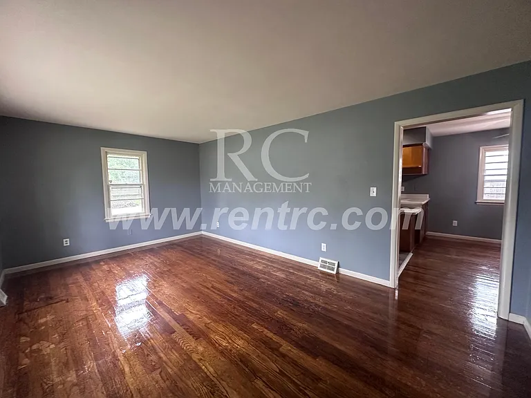 717 W Columbia St #W — Photo 6