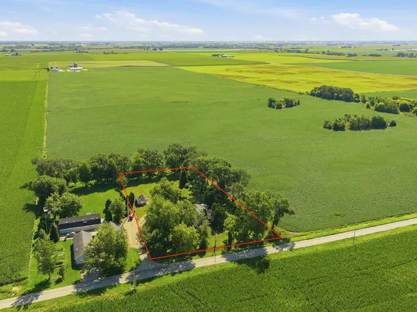 N1094 Pleasant Dr, Markesan, WI 53946