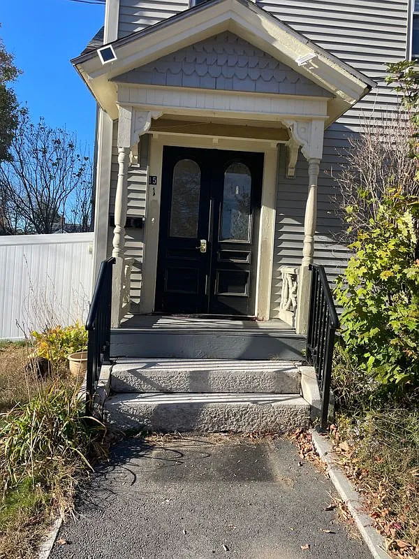 2 bed, 1.0 bath, 1040 sqft, $2,000 — Photo 2