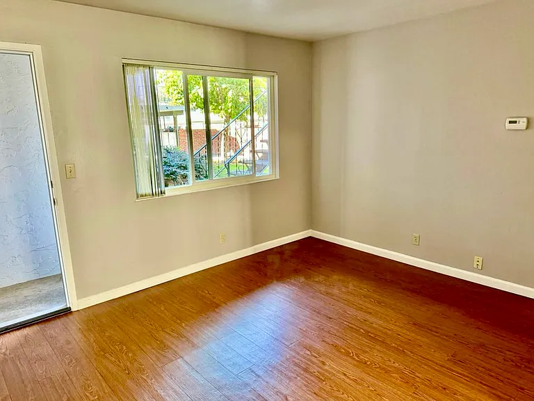 2070 Latham St #2 — Photo 3