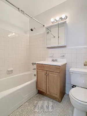 Rented by Zjama Realty Corp | media 8