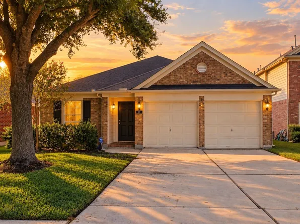 27 Palm Desert Dr, Manvel, TX 77578