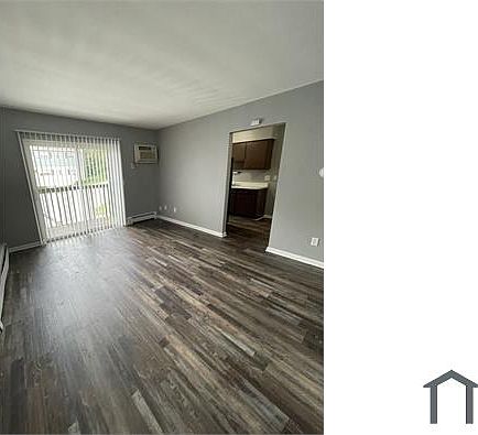 3rd image of 813 Rosemont Ave #3