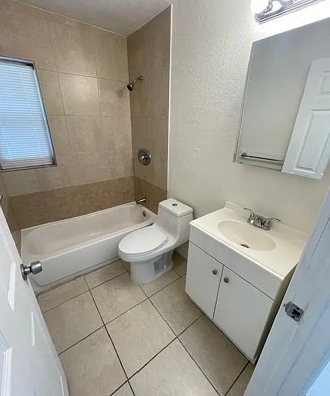 121 NW 7th Ct — Photo 19