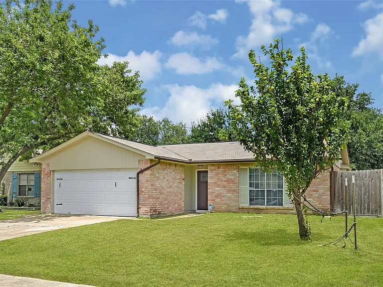 7310 Kite Hill Dr — Photo 2