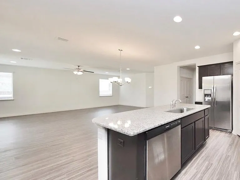 18325 Urbano Dr — Photo 11