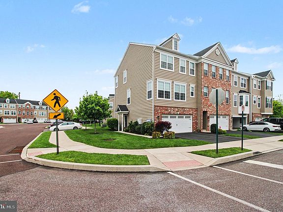 2nd image of 100 Arlington Ln