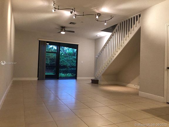 4th image of 4280 Vineyard Cir Unit 4280