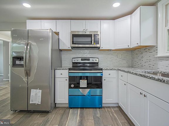 4th image of 304 Odessa Ave
