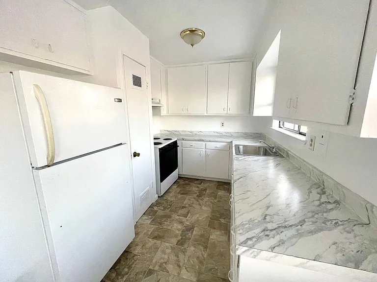 2508 Cutting Blvd — Photo 6