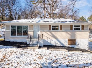 1003 E Circle Dr, Rossville, GA 30741