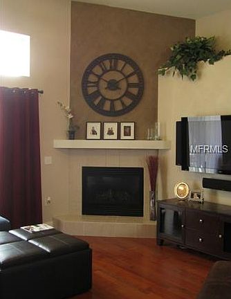5th image of 722 Lady Diana Dr