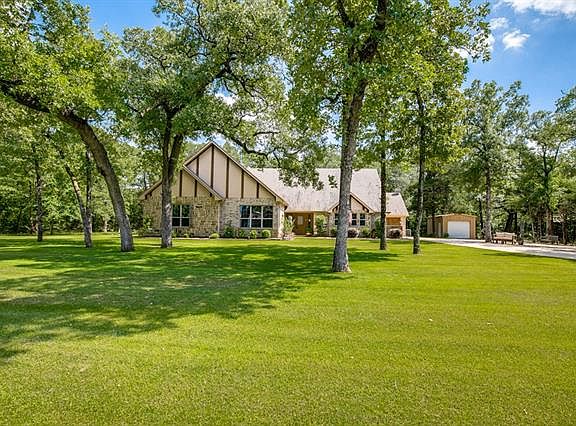 5th image of 4825 Red Oak Dr