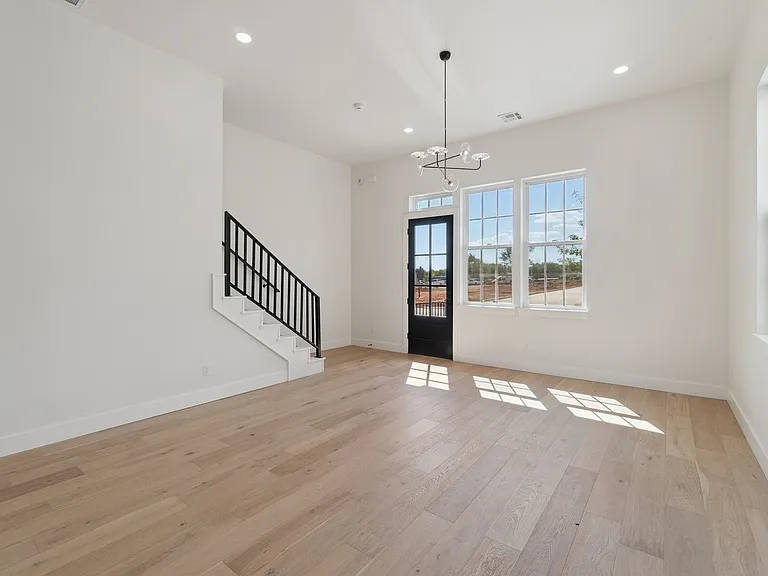 18829 Selah Way — Photo 10
