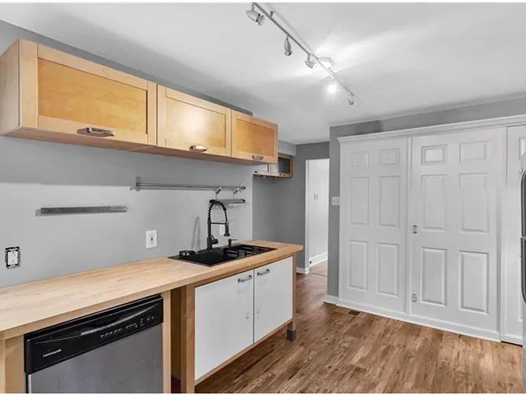 602 Middle St — Photo 13