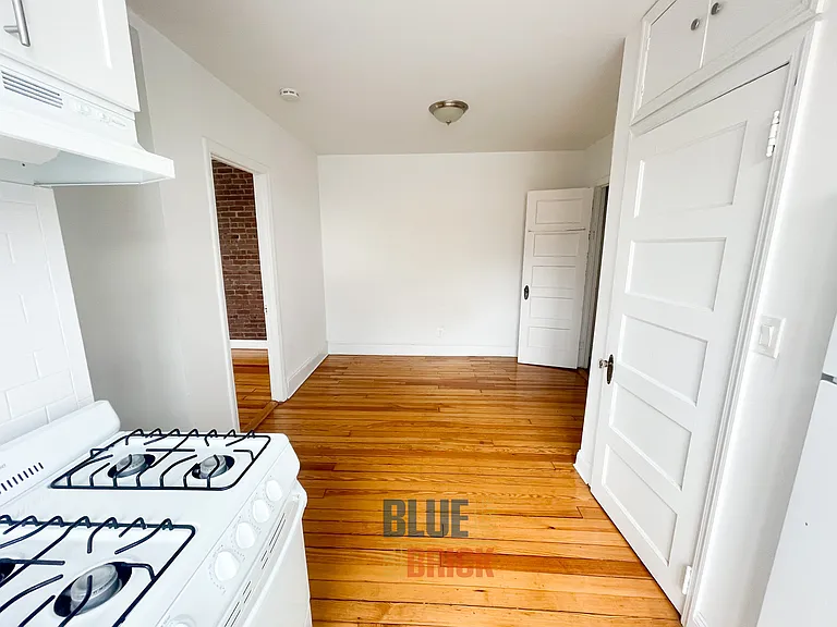 4407 30th Ave #3R — Photo 6