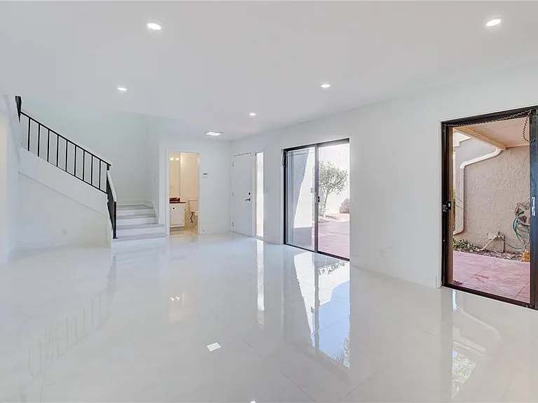 103 Saint Andrews Rd — Photo 16