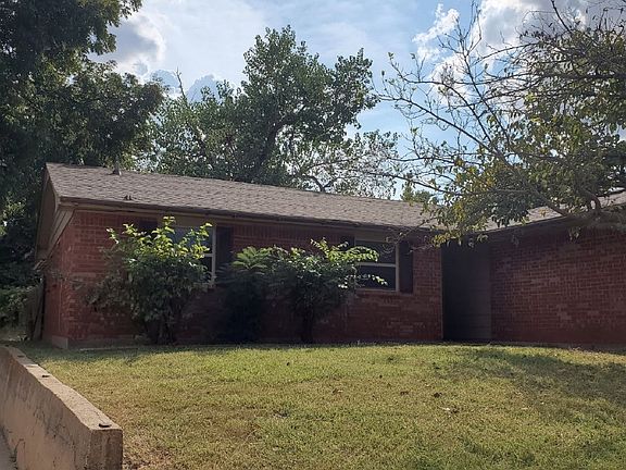 3rd image of 306 NW Parkwood Ln