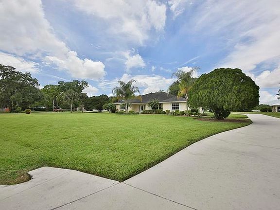 3rd image of 3586 SE Montgomery Cir