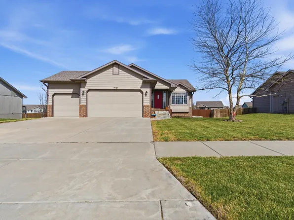 9957 Rosemary Ln, Manhattan, KS 66502
