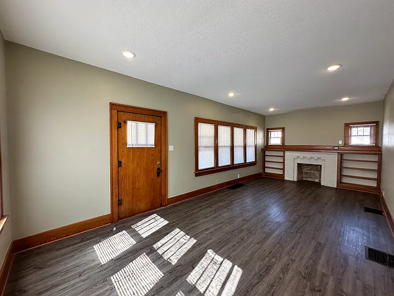 1318 S Hydraulic Ave — Photo 4