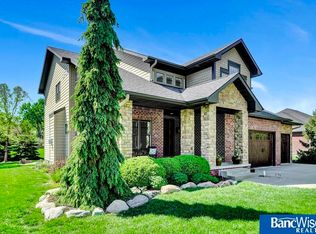 6725 S Ridge Dr, Lincoln, NE 68512