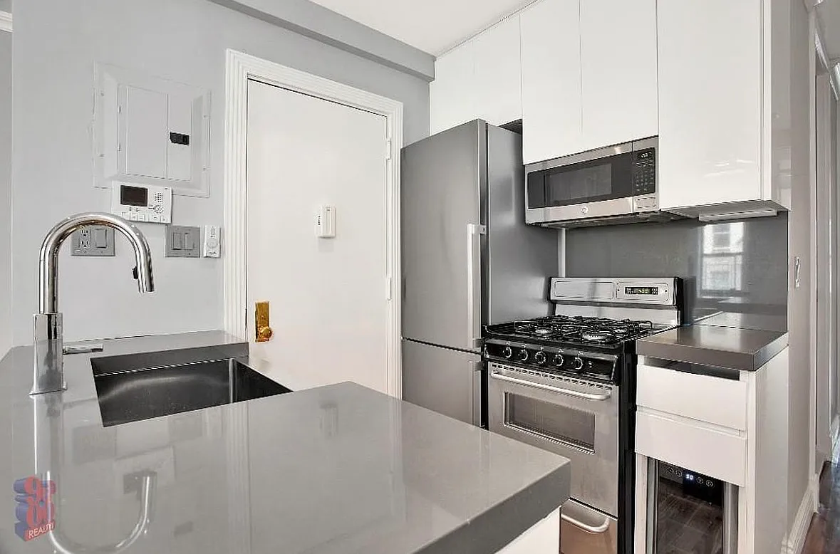 127 East 7th Street — Photo 3