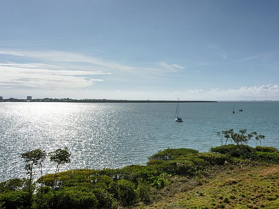 4th image of 21 Harbour Isle Drive W #Ph2