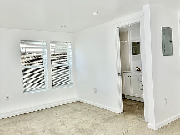 2nd image of 3201 Beaumont Ave #D