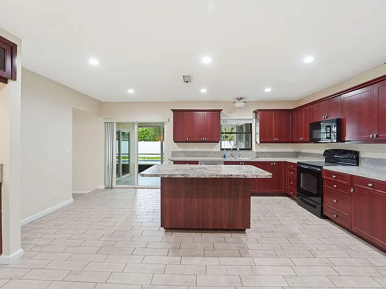 433 SW 27th Ave — Photo 30