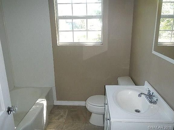 5th image of 3925 Lakeshore Dr