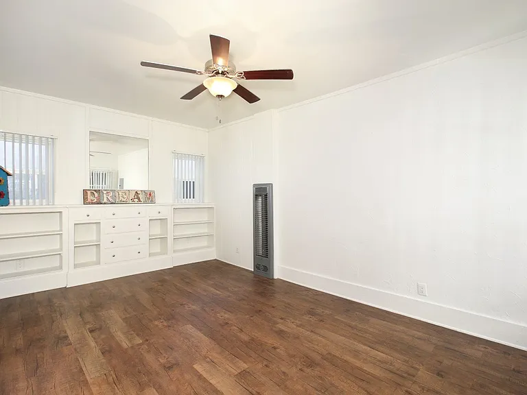 3817 E Livingston Dr — Photo 13