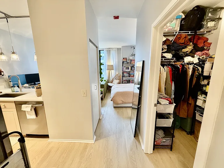 330 N Jefferson St #408 — Photo 9