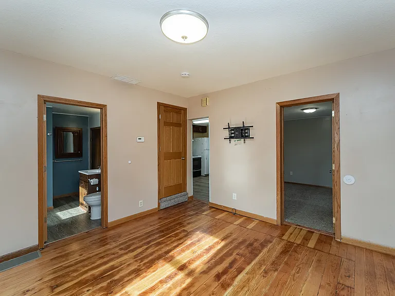 85 Linden St — Photo 14