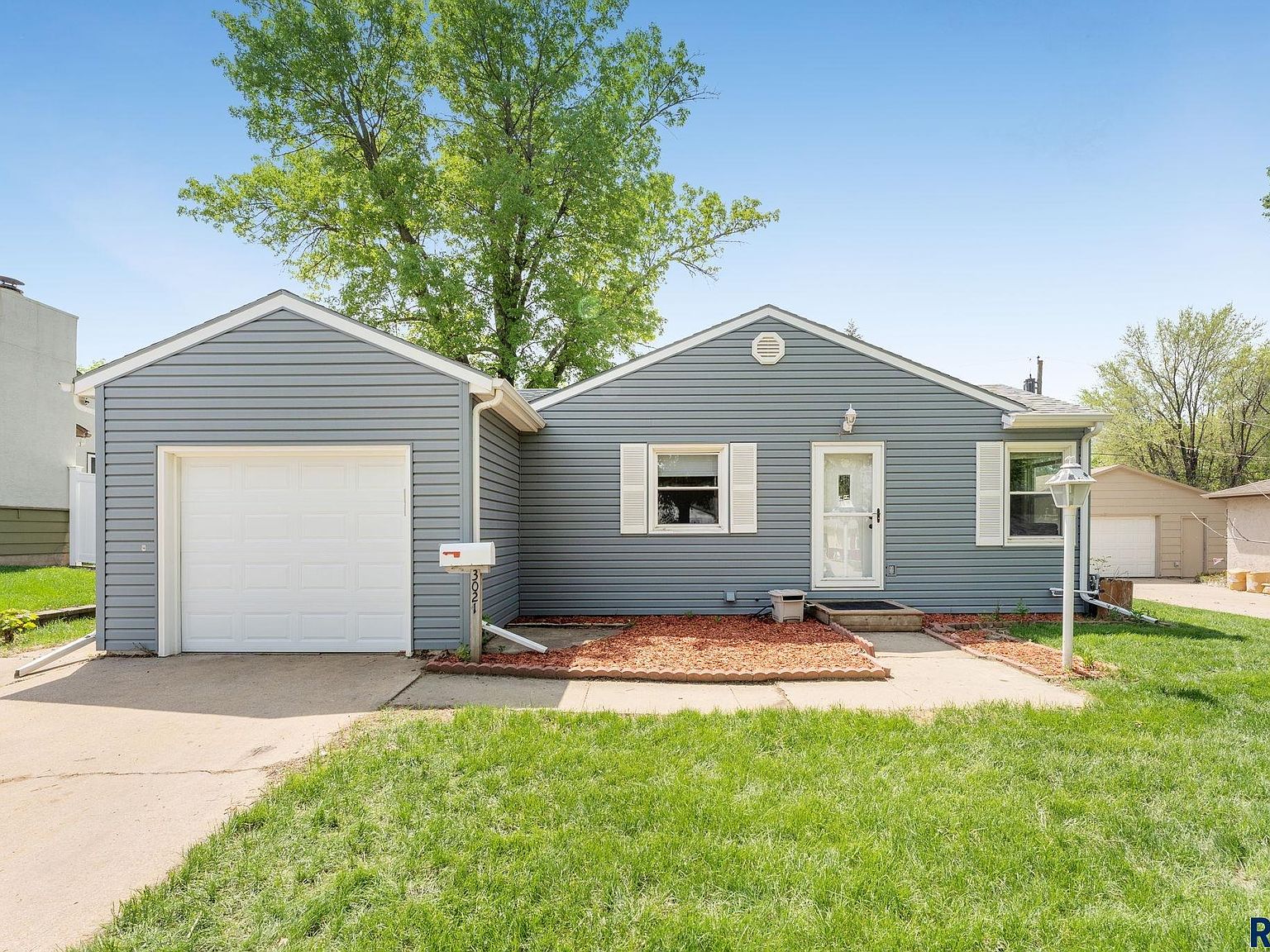 3021 E 18th St, Sioux Falls, SD 57103 Zillow