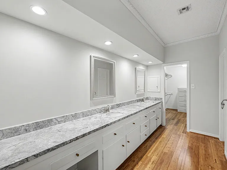 10811 Hunters Forest Dr — Photo 16