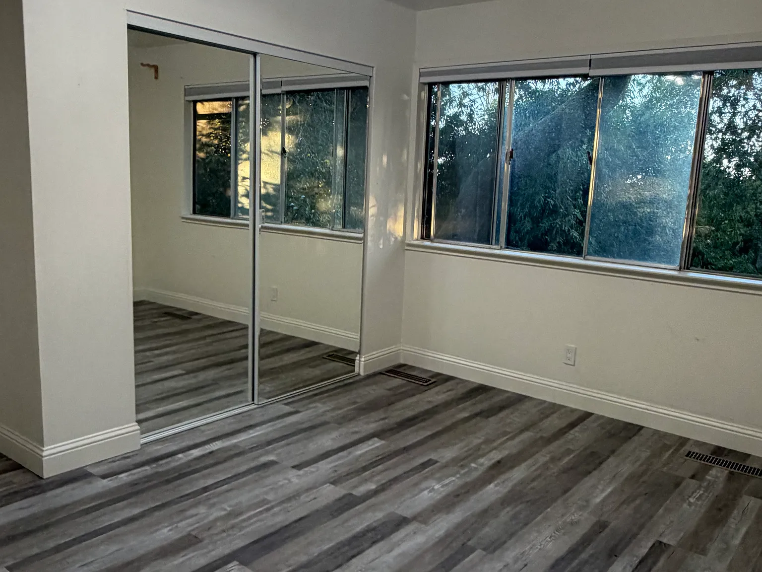 2 bed, 990 sqft, $2,600 — Photo 2