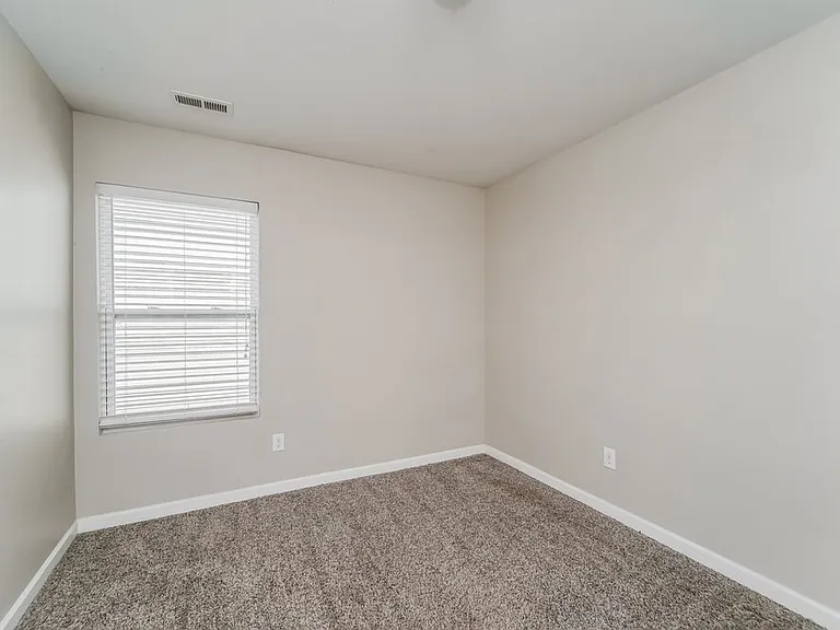 1040 Joselynn Dr — Photo 12