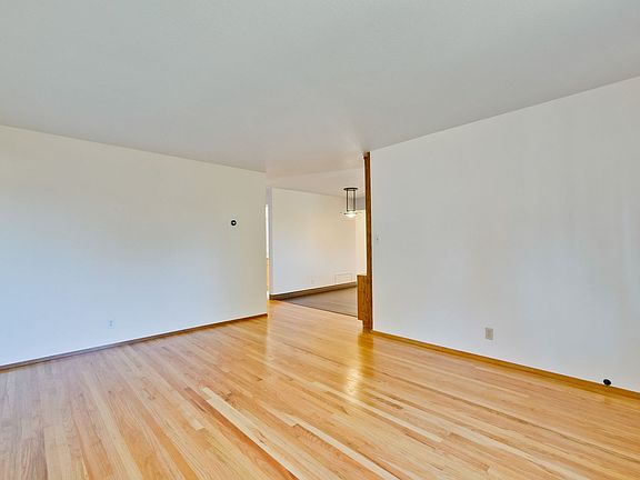 4th image of 765 Daffodil Way
