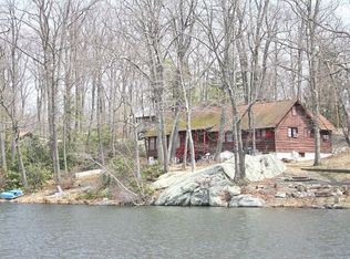321 W Lakeshore Dr, Highland Lakes, NJ 07422