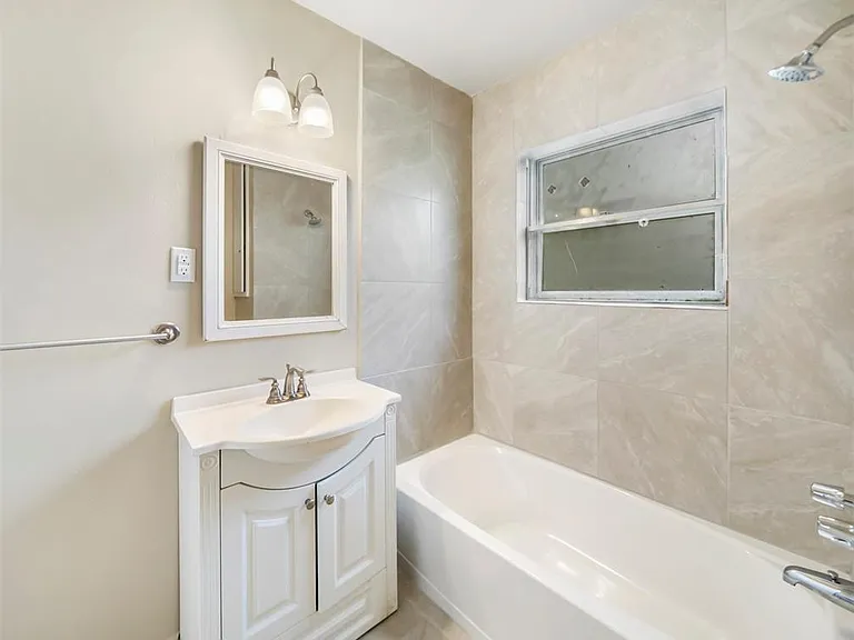 Large single bathroom
