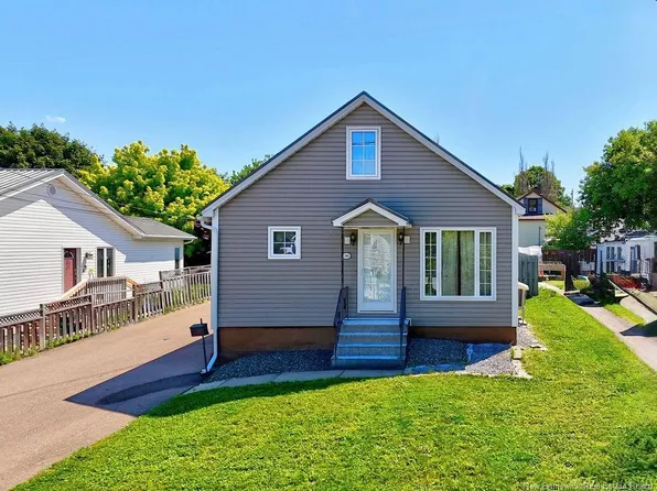 36 Bath St, Moncton, NB E1A 4G1