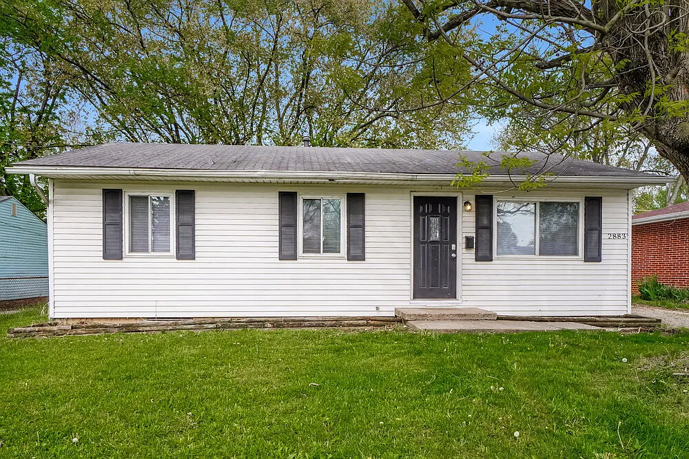 3 bed, 1.0 bath, 936 sqft, $1,680 — Photo 1
