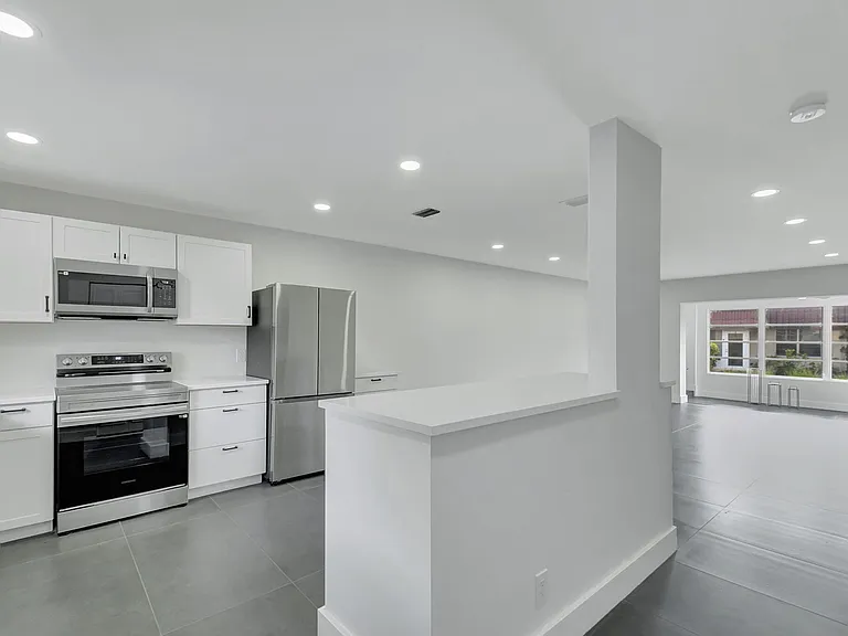 868 Worcester Ln #B — Photo 5